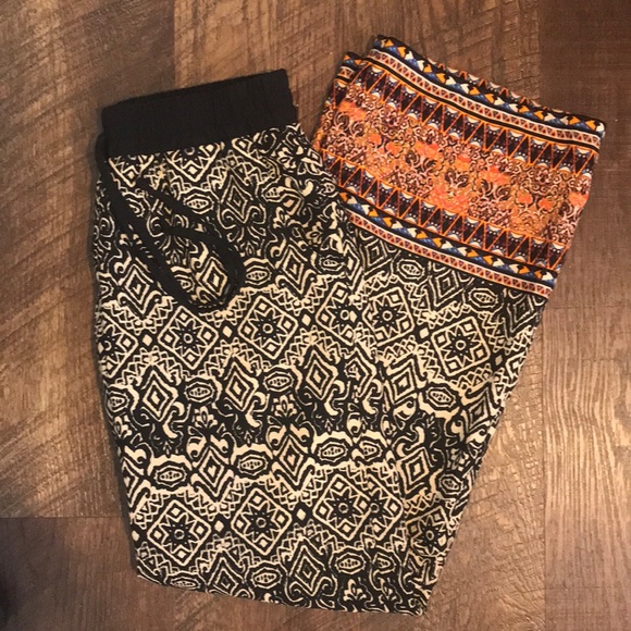 Patterned flowy pants - Picture 2 of 3